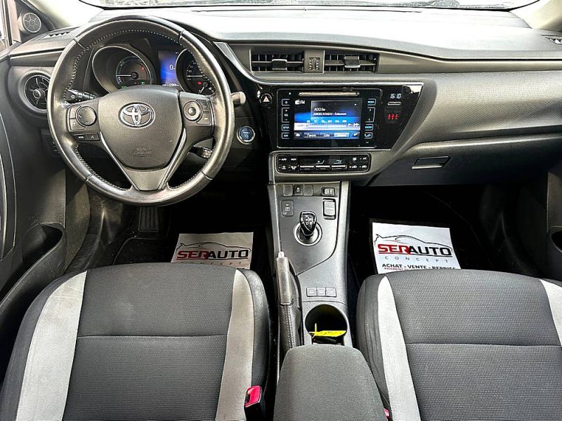 TOYOTA AURIS 2015