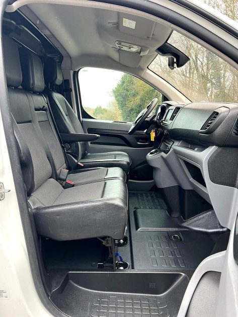 PEUGEOT EXPERT 2.0 HDi 122Cv EAT8 LONG ASPHALT