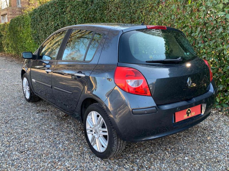 RENAULT CLIO 2006 1.6i initial 