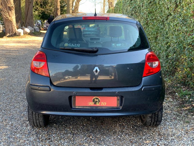 RENAULT CLIO 2006 1.6i initial 