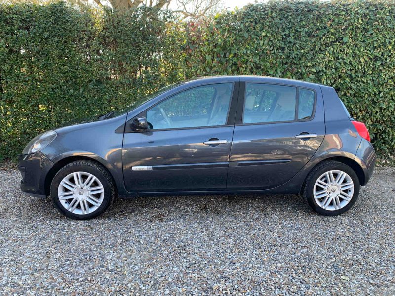 RENAULT CLIO 2006 1.6i initial 
