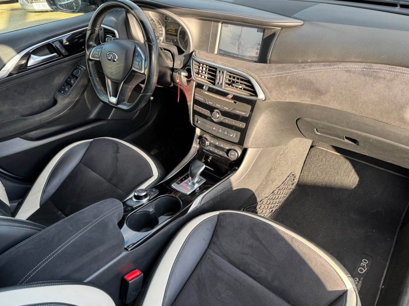 INFINITI Q30S 
