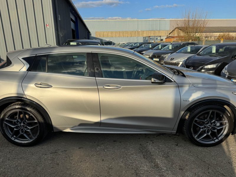 INFINITI Q30S 