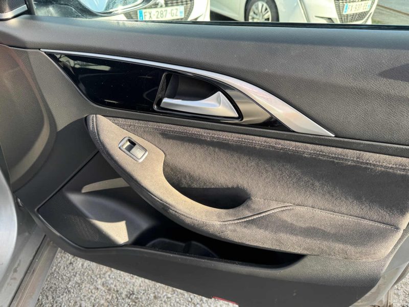 INFINITI Q30S 