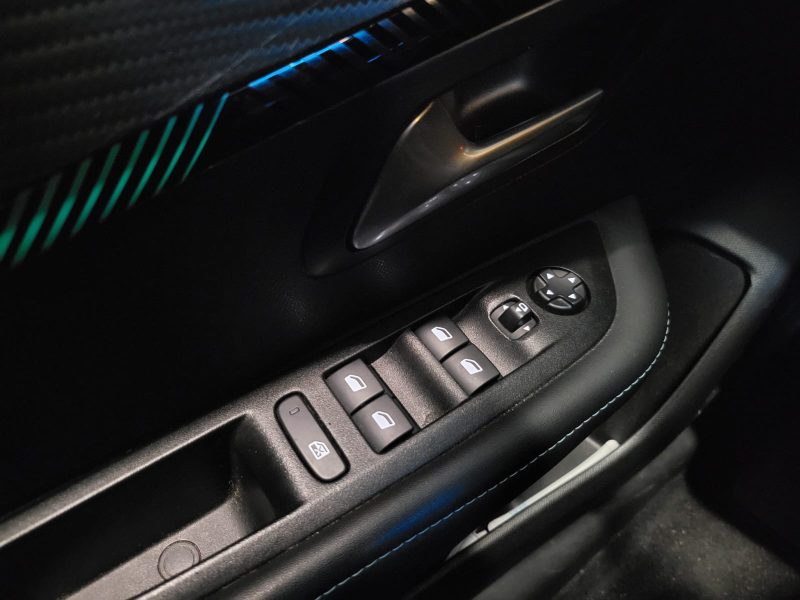 PEUGEOT 208 1.2 100cv /CARPLAY /CAMERA + 360 / VITRUAL COCKPIT 