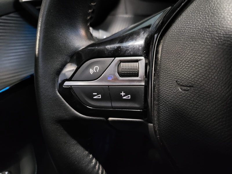 PEUGEOT 208 1.2 100cv /CARPLAY /CAMERA + 360 / VITRUAL COCKPIT 