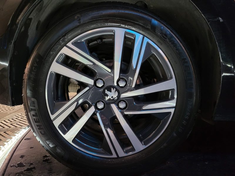 PEUGEOT 208 1.2 100cv /CARPLAY /CAMERA + 360 / VITRUAL COCKPIT 