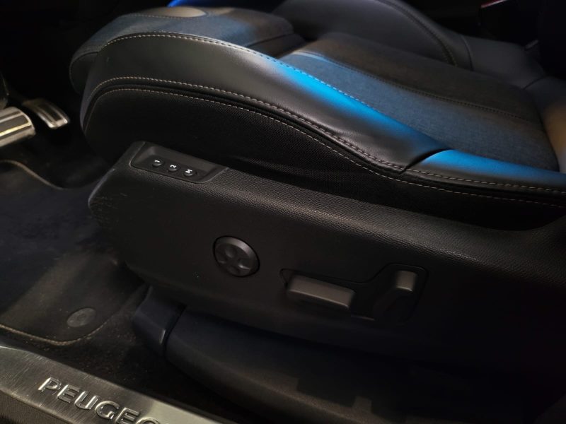 PEUGEOT 3008 1.6 THP 165CV GT LINE / TOIT OUVANT / FOCAL / SIEGES ELECTRIQUES A MEMOIRE / APPLE CARP