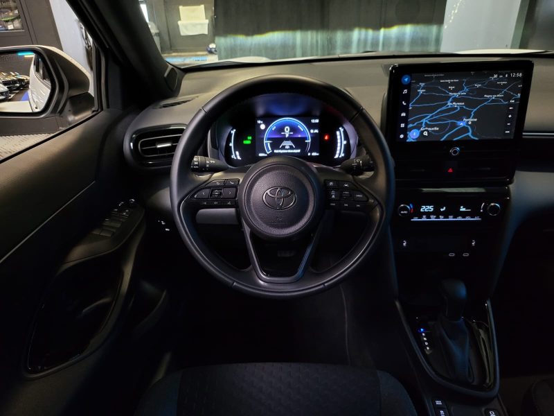 TOYOTA YARIS CROSS 116H DESIGN / 1ERE MAIN / APPLE CARPLAY / SIEGES CHAUFFANTS & CLIMATISES