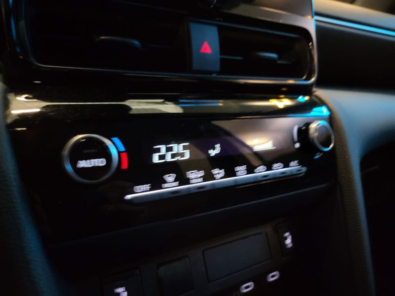 TOYOTA YARIS CROSS 116H DESIGN / 1ERE MAIN / APPLE CARPLAY / SIEGES CHAUFFANTS & CLIMATISES