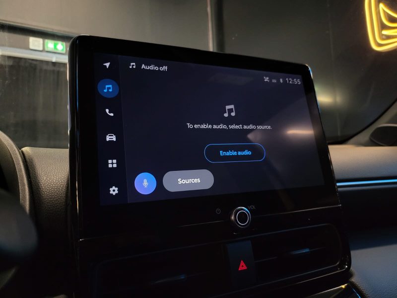 TOYOTA YARIS CROSS 116H DESIGN / 1ERE MAIN / APPLE CARPLAY / SIEGES CHAUFFANTS & CLIMATISES