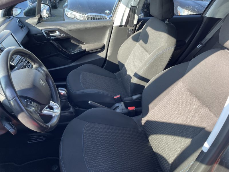 PEUGEOT 208 2018
