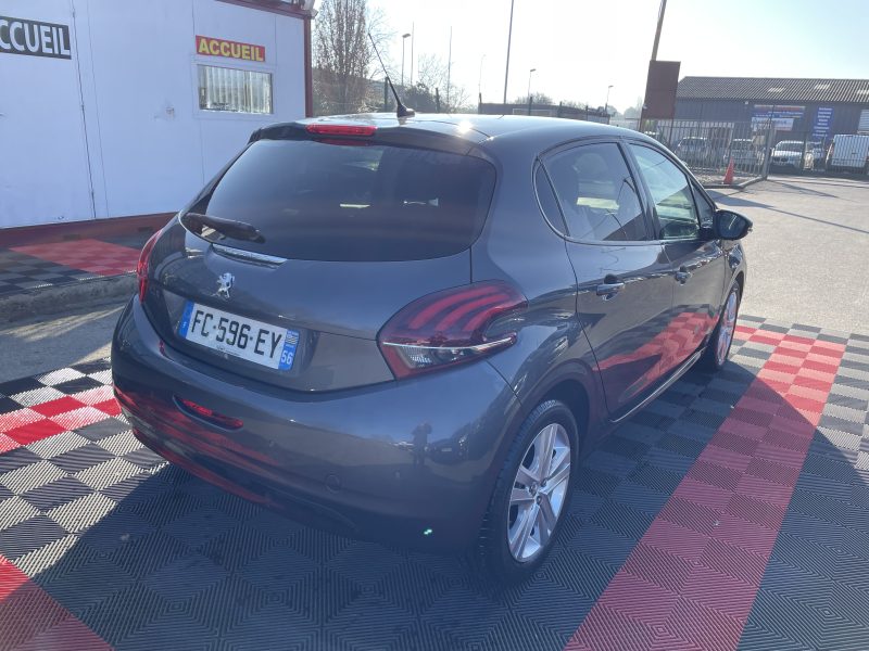 PEUGEOT 208 2018