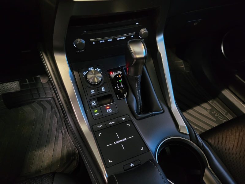 LEXUS NX 300H 2.5 VVT-i 197cv LUXE / SUIVI COMPLET LEXUS / 2EME MAIN / CAMERA DE RECUL / SIEGES ELEC