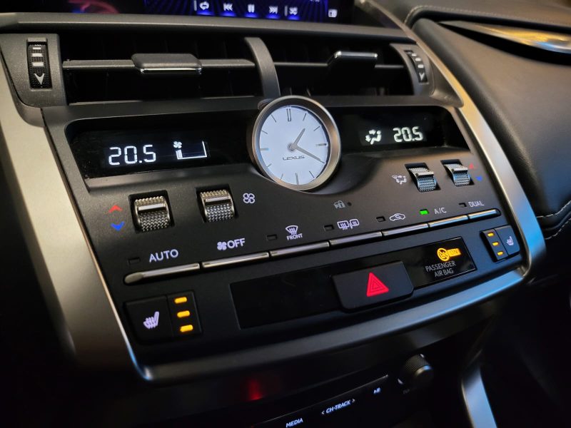 LEXUS NX 300H 2.5 VVT-i 197cv LUXE / SUIVI COMPLET LEXUS / 2EME MAIN / CAMERA DE RECUL / SIEGES ELEC