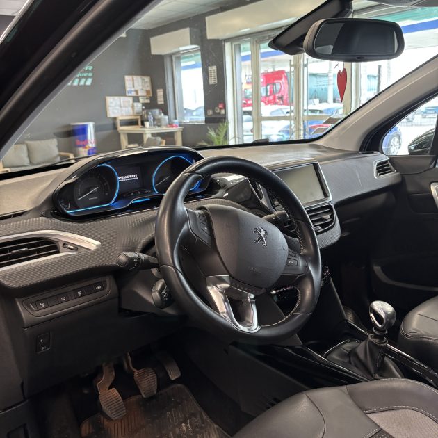 PEUGEOT 2008 1.6 BlueHDi 120 CV ALLURE Garantie 12 mois