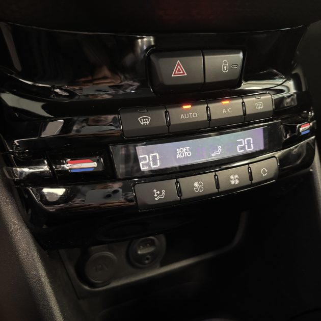 PEUGEOT 2008 1.6 BlueHDi 120 CV ALLURE Garantie 12 mois