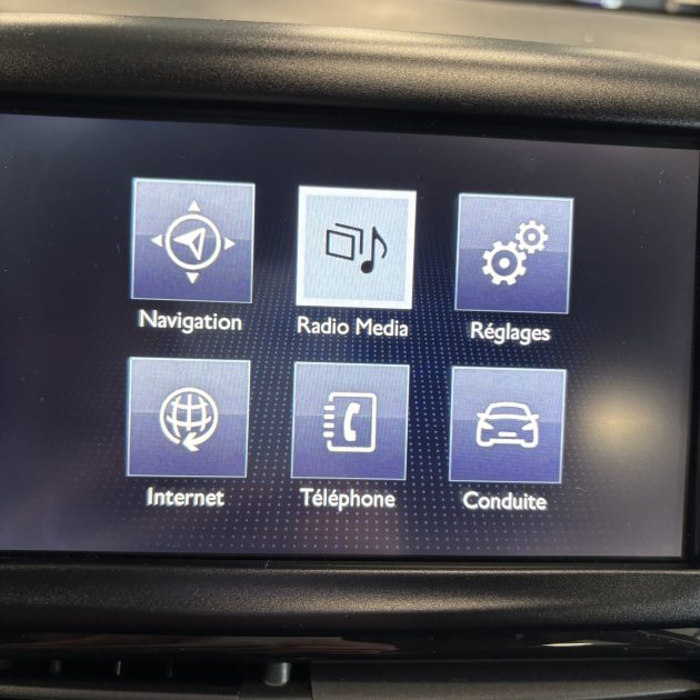 PEUGEOT 2008 1.6 BlueHDi 120 CV ALLURE Garantie 12 mois