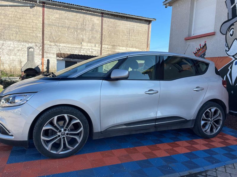 RENAULT Scenic  1.5 dCi EDC7 110 cv Boîte auto