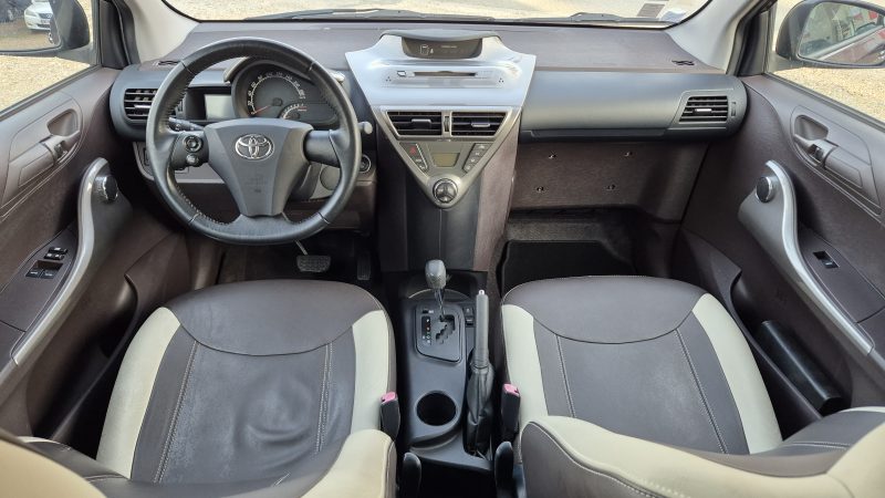 TOYOTA IQ 2009