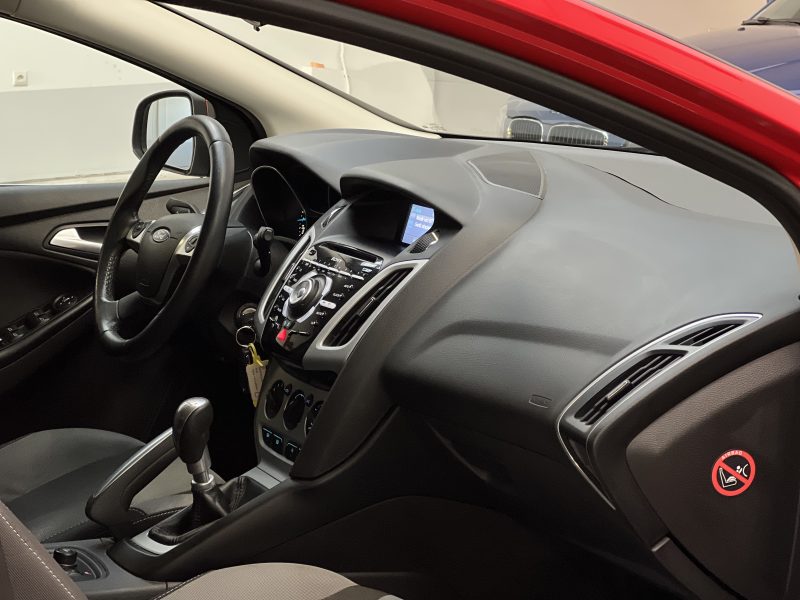 FORD FOCUS  1,6 EcoBoost 150CH ST LINE