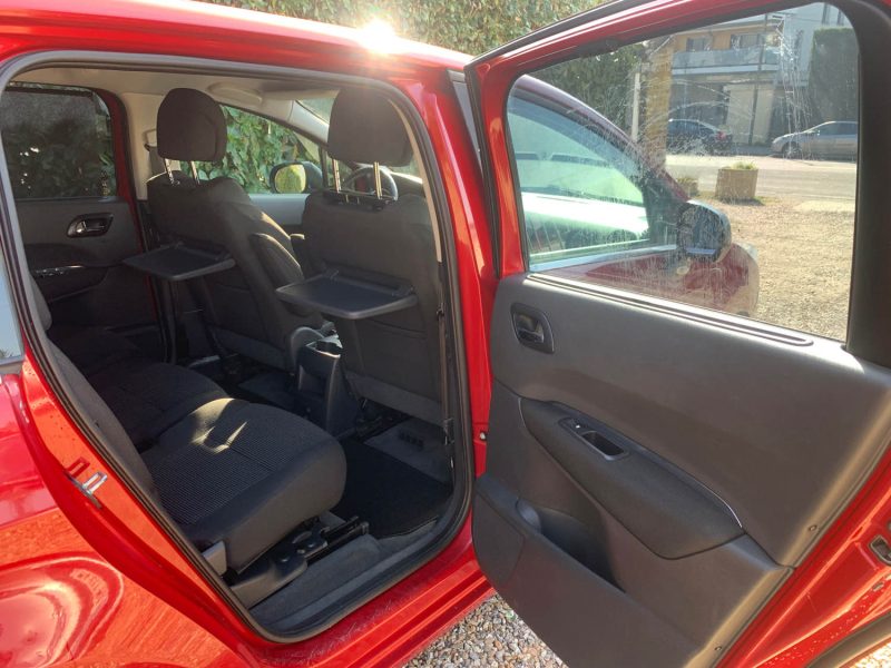 PEUGEOT 5008 2010 1.6 HDI