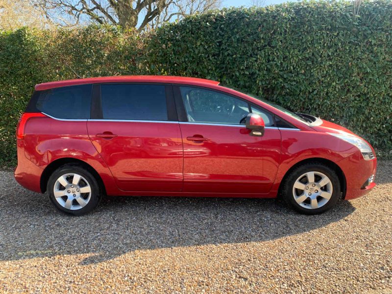 PEUGEOT 5008 2010 1.6 HDI