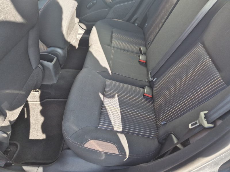 PEUGEOT 208 2013