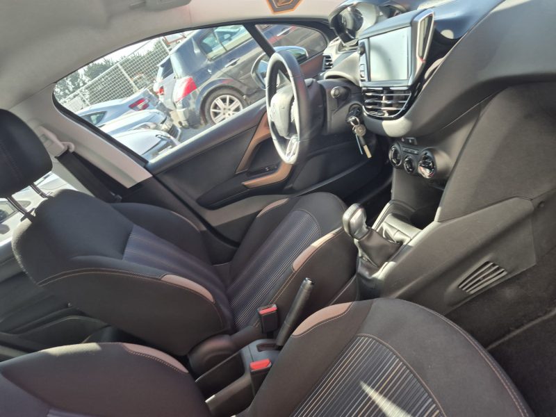 PEUGEOT 208 2013