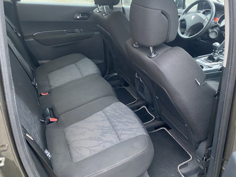 PEUGEOT 3008 2011