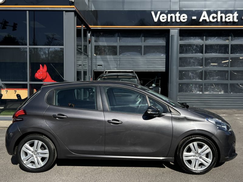 PEUGEOT 208 PHASE 2 SIGNATURE 1.2 82 Cv 1ERE MAIN APPLE CARPLAY & ANDROID CRIT AIR 1 - GARANTIE 1 AN