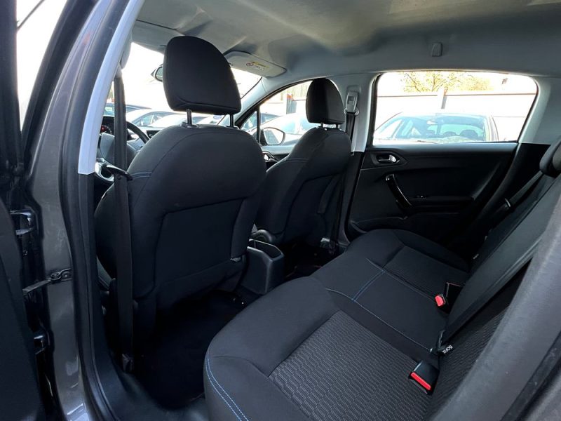 PEUGEOT 208 PHASE 2 SIGNATURE 1.2 82 Cv 1ERE MAIN APPLE CARPLAY & ANDROID CRIT AIR 1 - GARANTIE 1 AN