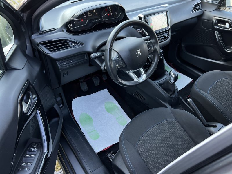 PEUGEOT 208 PHASE 2 SIGNATURE 1.2 82 Cv 1ERE MAIN APPLE CARPLAY & ANDROID CRIT AIR 1 - GARANTIE 1 AN