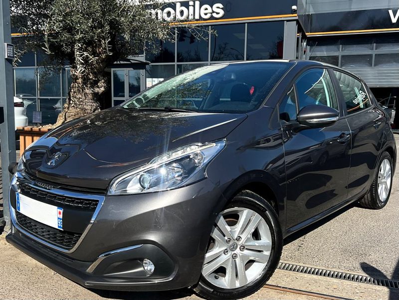 PEUGEOT 208 PHASE 2 SIGNATURE 1.2 82 Cv 1ERE MAIN APPLE CARPLAY & ANDROID CRIT AIR 1 - GARANTIE 1 AN