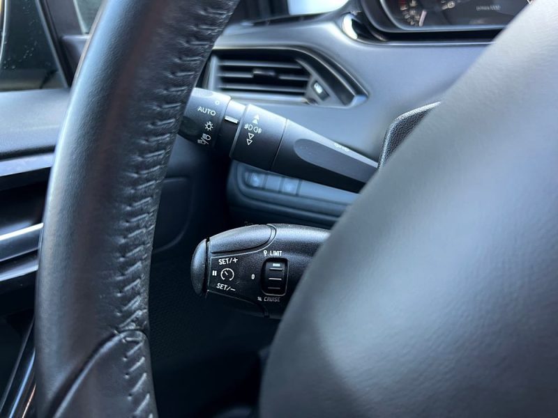 PEUGEOT 208 PHASE 2 SIGNATURE 1.2 82 Cv 1ERE MAIN APPLE CARPLAY & ANDROID CRIT AIR 1 - GARANTIE 1 AN