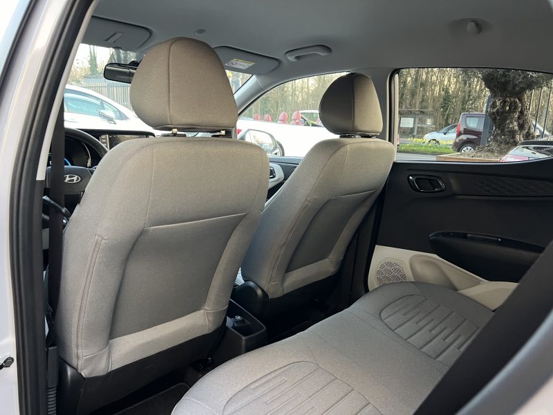 HYUNDAI i10 CREATIVE 1.0 MPi 67 Cv BOITE AUTOMATIQUE APPLE & ANDROID 12 300 Kms - GARANTIE 09/2029