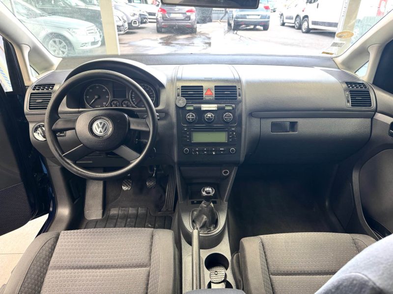 VOLKSWAGEN TOURAN 2004
