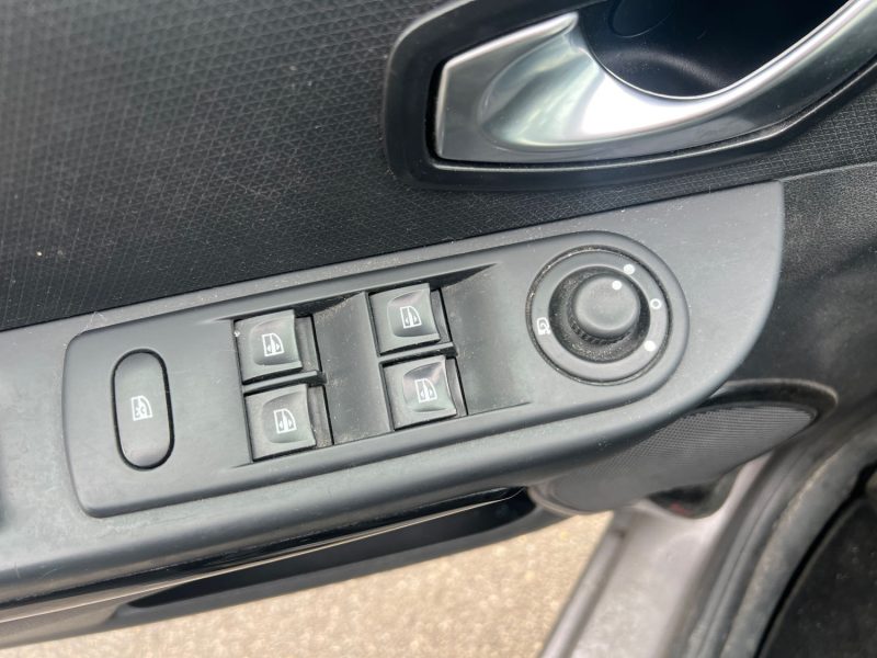 RENAULT CLIO ESTATE  2016