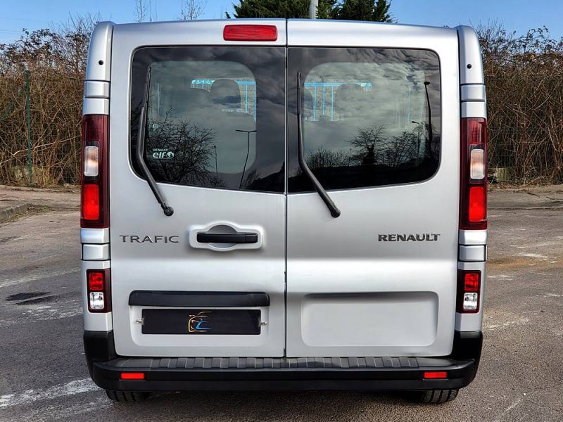 RENAULT TRAFIC III Combi L2 1.6 dCi 145cv Energy Zen BVM6 9 Places / FAIBLE KILOMETRAGE