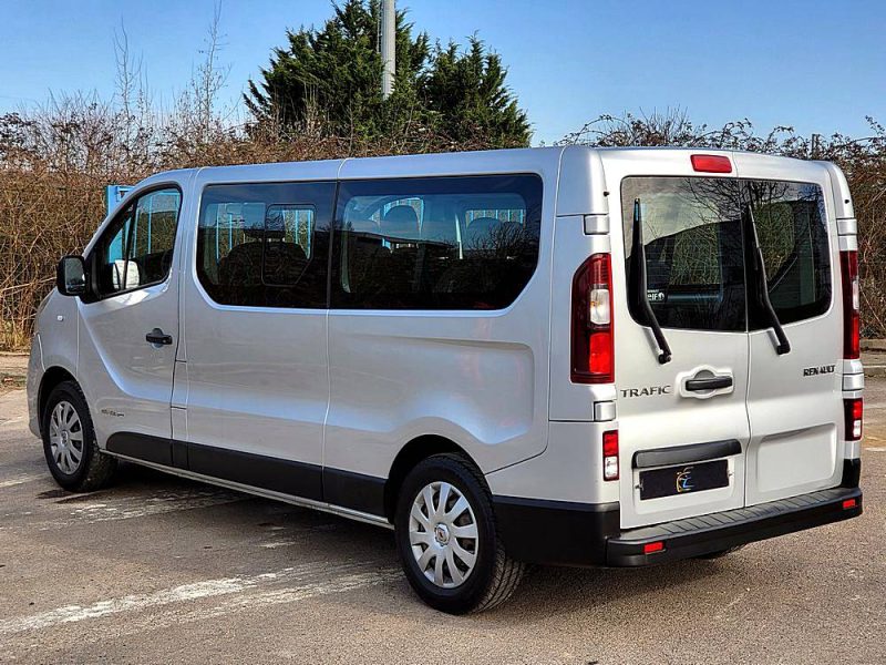 RENAULT TRAFIC III Combi L2 1.6 dCi 145cv Energy Zen BVM6 9 Places / FAIBLE KILOMETRAGE