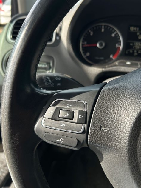 VOLKSWAGEN POLO 2011