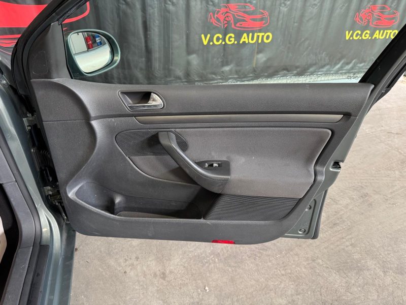 VOLKSWAGEN GOLF 1.6 FSI 16S 115