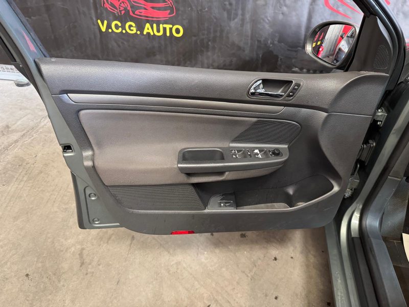 VOLKSWAGEN GOLF 1.6 FSI 16S 115