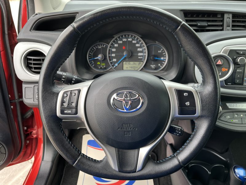 TOYOTA YARIS HYBRID STYLE 11/2012