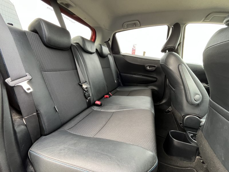 TOYOTA YARIS HYBRID STYLE 11/2012