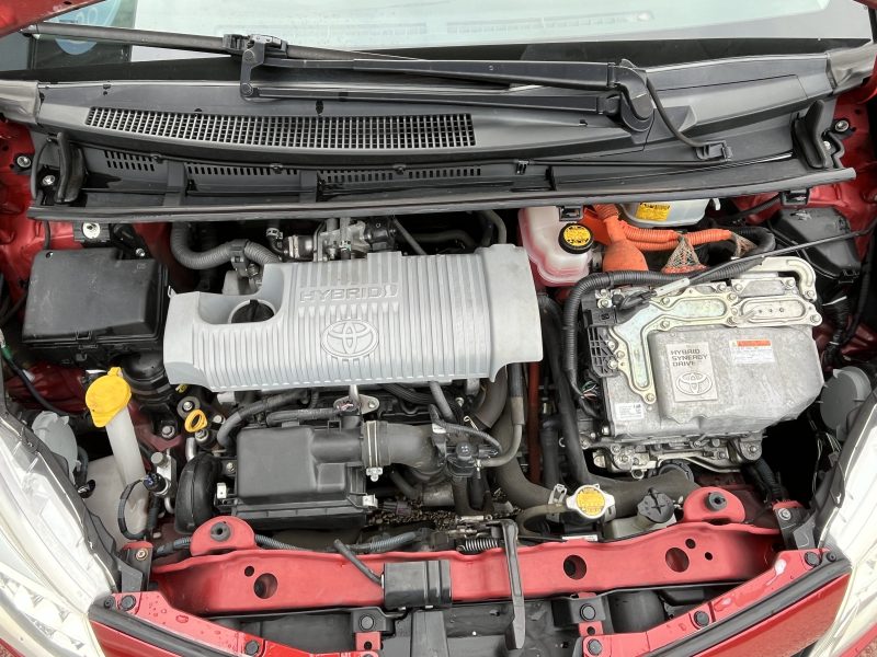 TOYOTA YARIS HYBRID STYLE 11/2012