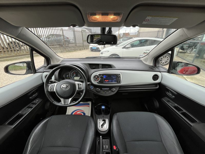 TOYOTA YARIS HYBRID STYLE 11/2012