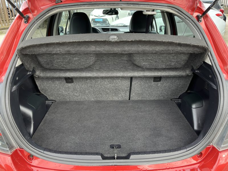 TOYOTA YARIS HYBRID STYLE 11/2012