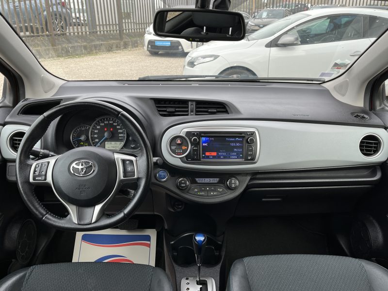 TOYOTA YARIS HYBRID STYLE 11/2012