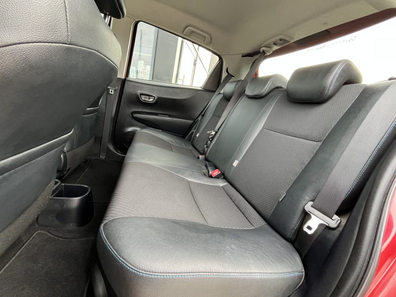 TOYOTA YARIS HYBRID STYLE 11/2012